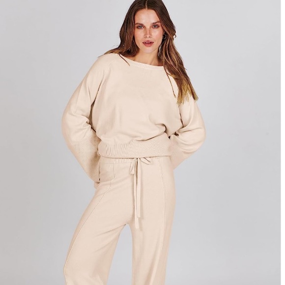 Women’s 2 Piece Oversized Loungewear Knit Pullover and Wide Leg Pants Set - Picture 4 of 7